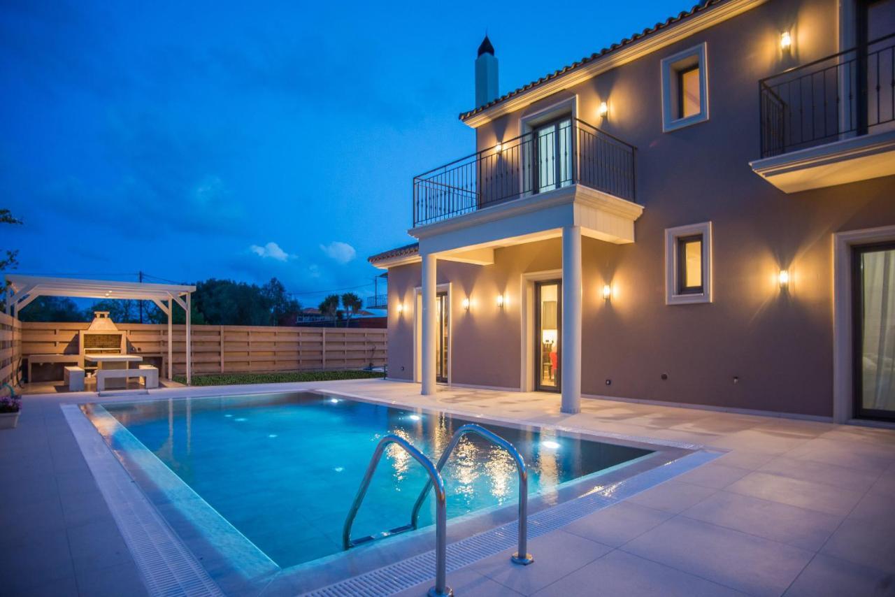 Luxury Chrisi Svoronata