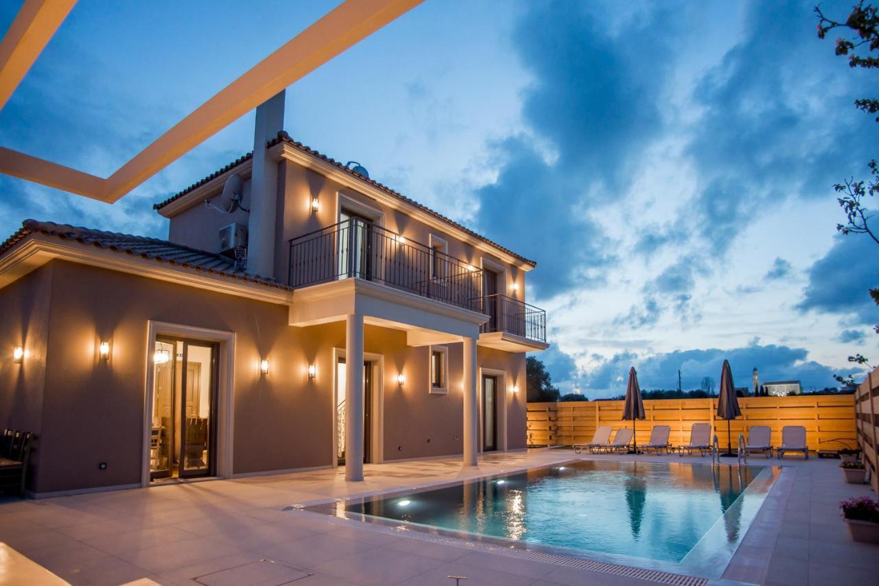 Luxury Chrisi Svoronata